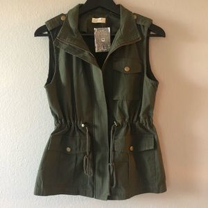Super cute army green vest